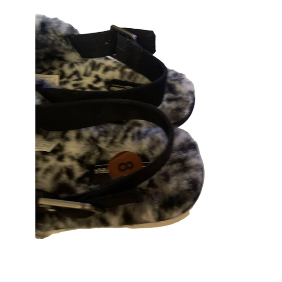 Koolaburra by Ugg fur sandals gray black open toe back strap NWOT size 8 women’s - Picture 2 of 8